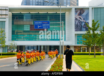 Peking CHINA, Geschäfte außerhalb des Saisonplatz Luxus-Einkaufszentrum Gebäude im 'Financial Street District' Dior Stockfoto