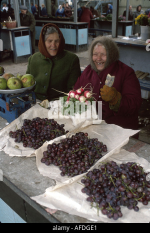 Ukraine, Ukrainisch, Osteuropa, Europa, Osteuropa, ehemaliger Staat der Sowjetunion, UdSSR, Lviv, Lvov, offener Markt, Markt, produzieren, Obst, Gemüse, Gemüse Stockfoto