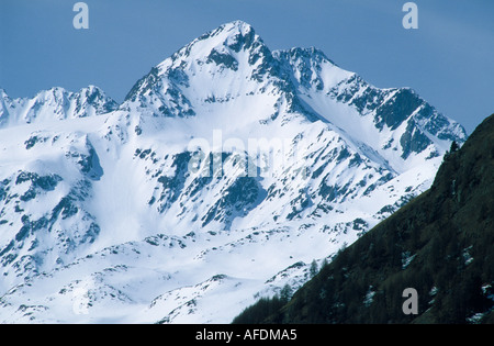 Blick auf die Berge vom Stausee Lago di Vernago (Vernagt Stausee), Val Senales (Schnalstal) Trentino-Südtirol Italien April 1999 Stockfoto