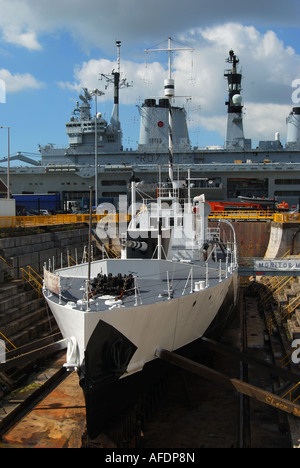 Überwachen von M33 Schlachtschiff, Historic Dockyard, Portsmouth, Hampshire, England, Vereinigtes Königreich Stockfoto