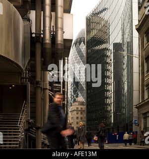 Business Corporate LLoyds Square Mile City Monochrom, die keine Freigabe als Rückansicht, Unschärfe, Entfernung benötigt Menschen unkenntlich macht Stockfoto