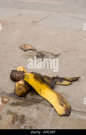 Bananenschale ist ein Unfall passiert Stockfoto