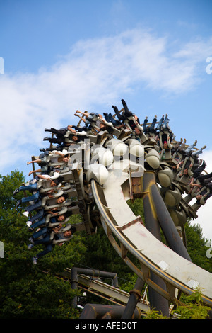 Invertiert auf Nemesis Reiter Reiten Alton Towers UK Stockfoto