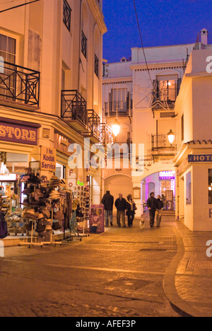 Stadtstraße in der Nacht in ziemlich arabische Dorf Nerja Spanien Stockfoto