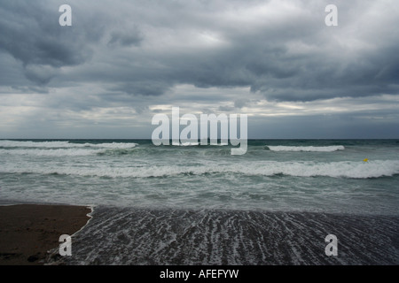 Stürmische See in der Descargador Strand, Mojacar, Almeria, Spanien Stockfoto