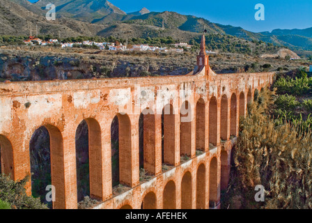 Roman aus dem 19. Jahrhundert Aquädukt in Nerja Spanien Stockfoto