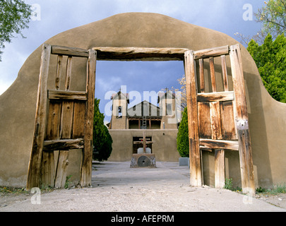 Ein Blick auf die Santuario de Chimayo religiösen Schrein in den Ausläufern der Sangre De Cristo Mountains des nördlichen New Mexico Stockfoto