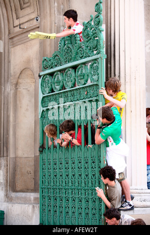 Zuschauer bei der Tour de France, London, England Stockfoto