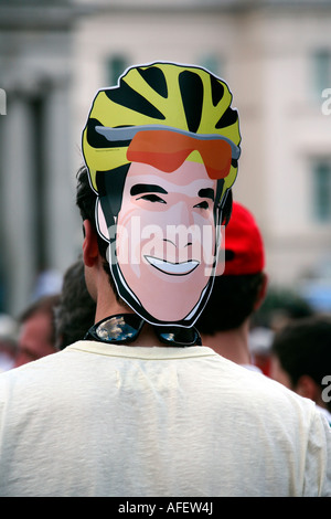 Gesichtsmaske bei der Tour de France, London, England Stockfoto