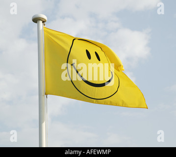 Ein Smiley-Flagge unter blauem Himmel Stockfoto