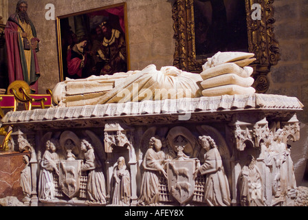 Grab des Heiligen im Inneren der Kathedrale von Sevilla in Andalusien Spanien Stockfoto