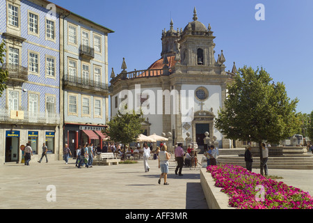 Portugal, Costa Verde, Bezirk Minho, Barcelos Largo Da Porta Platz und der Templo Bom Jesus Da Cruz Kirche Stockfoto