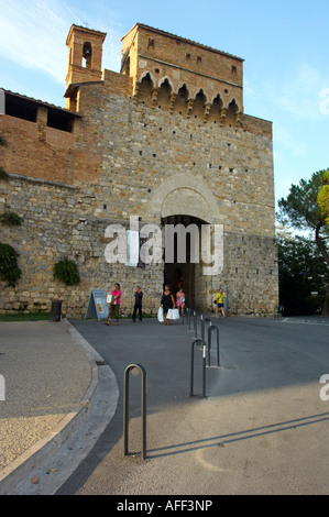 Porta San Giovanni in San Gimignano Italien Stockfoto