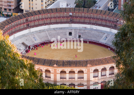 Luftaufnahme der Stierkampfarena in Malaga Spanien mit zahlreichen Matadore üben Stockfoto