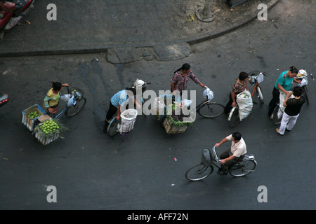 Landwirte mit Fahrrad verkaufen Früchte in Yinchuan Ningxia China August 2007 Stockfoto