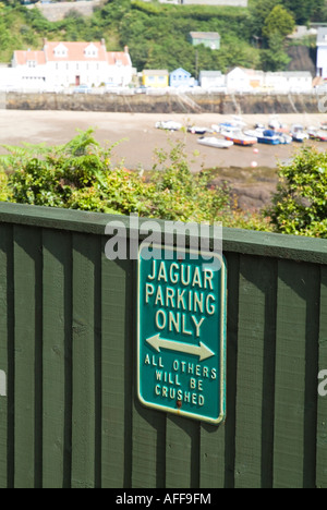 dh Rozel ST MARTIN JERSEY No Parking Schild zeigt Jerseys Parkplatz Problem Anzeige warnen Park Warnung Kanal Inseln Stockfoto