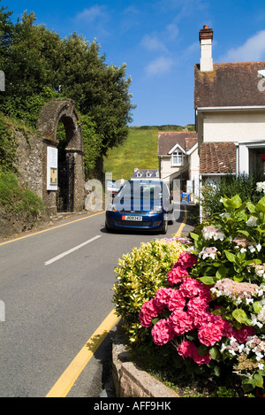 dh Rozel ST MARTIN JERSEY Mieten Sie ein autofahrender Landort mit rotem H-Kennzeichen, um die britische Selbstfahrer-Kanalinsel zu besichtigen Stockfoto