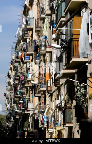 Hunderte von Artikeln zu waschen, trocknen in der Sonne von Balkonen La Barceloneta Barcelona Katalonien Spanien Stockfoto