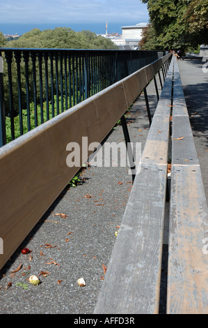 Promenade de la Treille, längste Parkbank in der Welt, in Genf, Schweiz Stockfoto