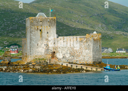 UK Schottland Western Isles Outer Hebrides Barra Castlebay Kisimul Castle in der Bucht Stockfoto