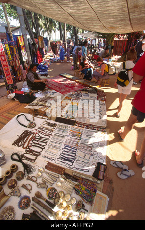 Indien Goa Anjuna Mittwoch Marktstand Halskette Stockfoto