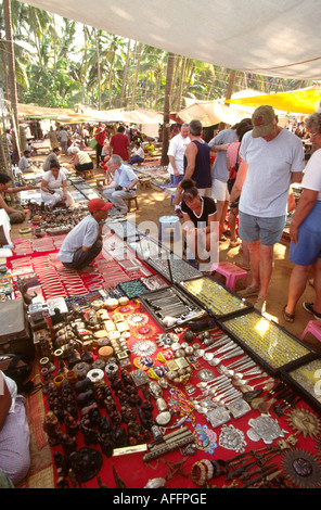 Indien Goa Anjuna Mittwoch Marktstand souvenir Stockfoto