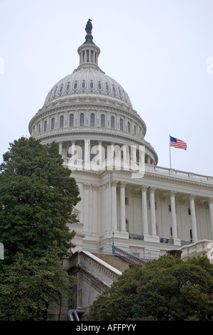 Hauptstadt-Gebäude in Washington DC U S eine Hauptstadt mit der amerikanischen Flagge Stockfoto