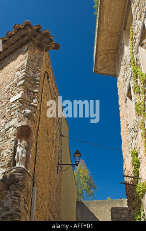 Gasse, Le Barroux Vaucluse Provence Südfrankreich, Mai 2005 Stockfoto