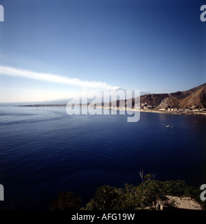 Taormina mit Mt.Etna im Hintergrund, Sizilien Stockfoto