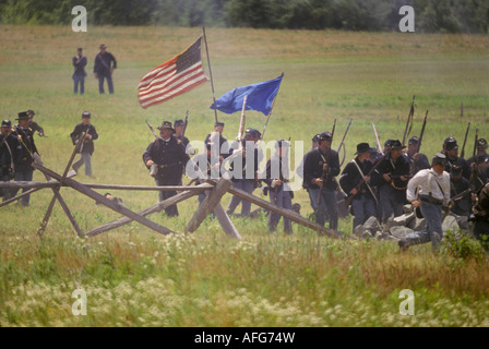 Bürgerkrieg Reenactor Gettysburg PA Schlacht Feld Yankee nördliche Truppen berechnen Lattenzaun Stockfoto