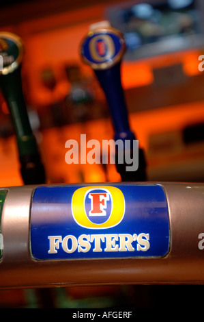 Foster's Lager Tippen Sie in der Bar Stockfoto