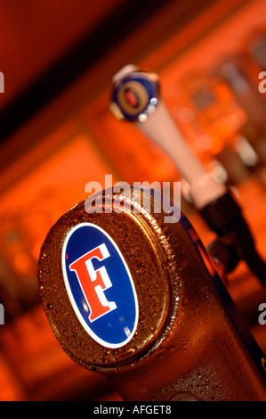 Foster's Lager Tippen Sie in der Bar Stockfoto