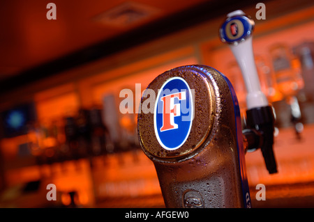 Foster's Lager Tippen Sie in der Bar Stockfoto