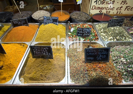 Gewürze und Kräuter aller Art zum Verkauf in Nizza, Côte d ' Azur, Côte d ' Azur Stockfoto