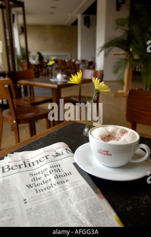 Innere des berühmten Cafe Sibylle auf der Karl-Marx-Allee im ehemaligen Ost-Berlin Stockfoto