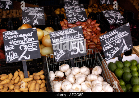 Gemüse auf dem Display an Winterfeld Platz Markt in Schöneberg Berlin 2005 Stockfoto