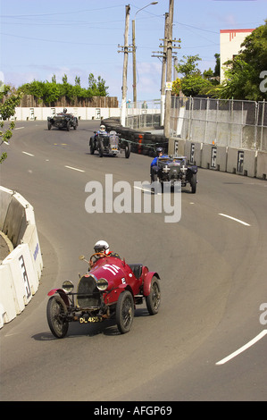 Bugatti Bresica 1924 und Fraser Nash TT Replica 1938 Classic Street Racing Dunedin Neuseeland Südinsel Stockfoto