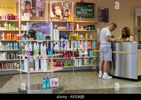 Miami Beach Florida, Super Cuts, Haarpflegeprodukte, Salon, Ausstellungsverkauf, Preise, Preise, Haarschnitt, FL060614004 Stockfoto