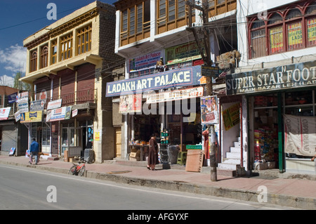 Straßenbild im Bereich Bazar von Leh, Ladakh, Jammu und Kaschmir, Indien Stockfoto