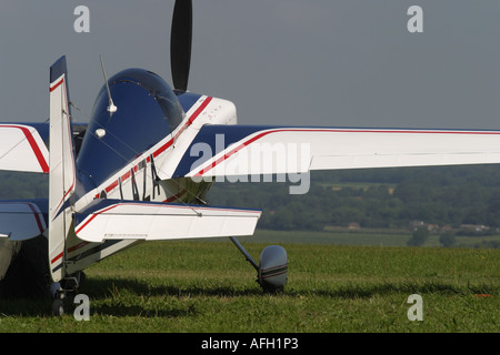Z200 Kunstflug akrobatische Hochleistungs Sport Laserebene sitzt wartet auf seinen nächsten Flug Stockfoto