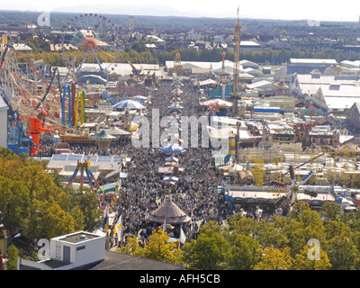 Europa Deutschland Bier Festival Oktoberfest Kirmes Luftbild aus St. Paul church Stockfoto