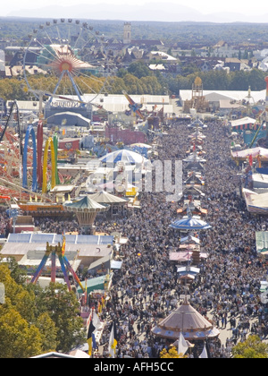 Europa Deutschland Bier Festival Oktoberfest Kirmes Luftbild aus St. Paul church Stockfoto