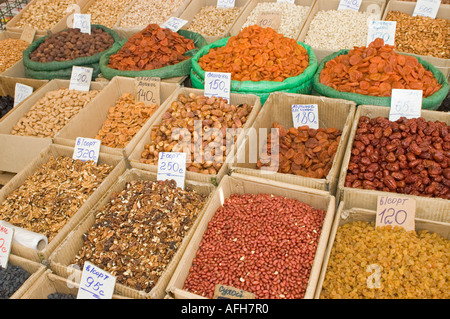 Getrocknete Früchte auf dem Markt, Osch Bazar, Bischkek, Kirgisistan Stockfoto