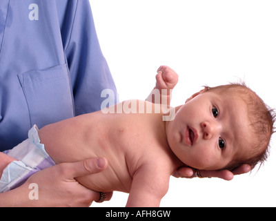 neugeborenes Baby in Krankenschwestern Ärzte Hände Stockfoto