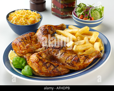 Spatchcock Hähnchen und Pommes frites Pommes frites Stockfoto