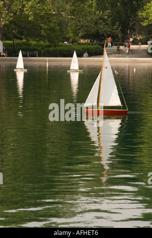 Modell-Segelboote im Central Park Stockfoto