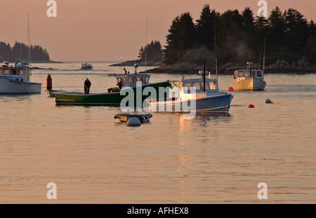 Boote im Hafen Stonington bei Sonnenaufgang Stockfoto