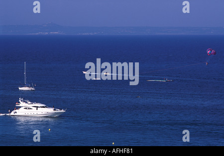 Power Boot auf dem Meer Kreuzfahrten im Mittelmeer vor der Küste von Zakynthos Insel Ionische Inseln Griechenland Europa Stockfoto
