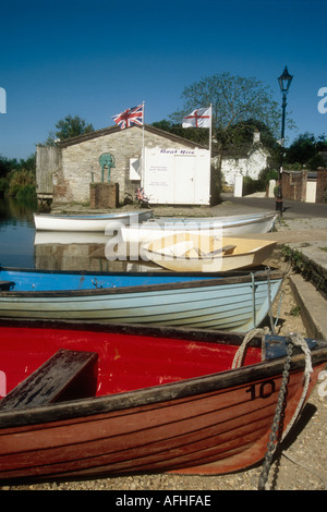 Ruderboote zu mieten auf dem Fluß Frome in Wareham in Dorset England UK Stockfoto