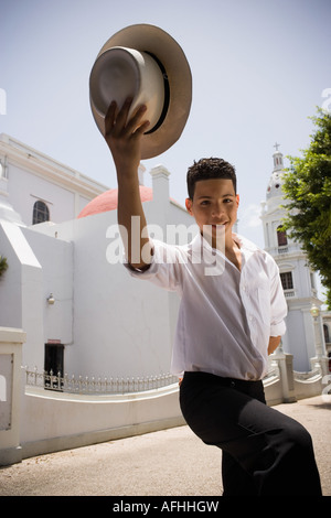 Jungen tragen Plena Trachtenmode Stockfoto